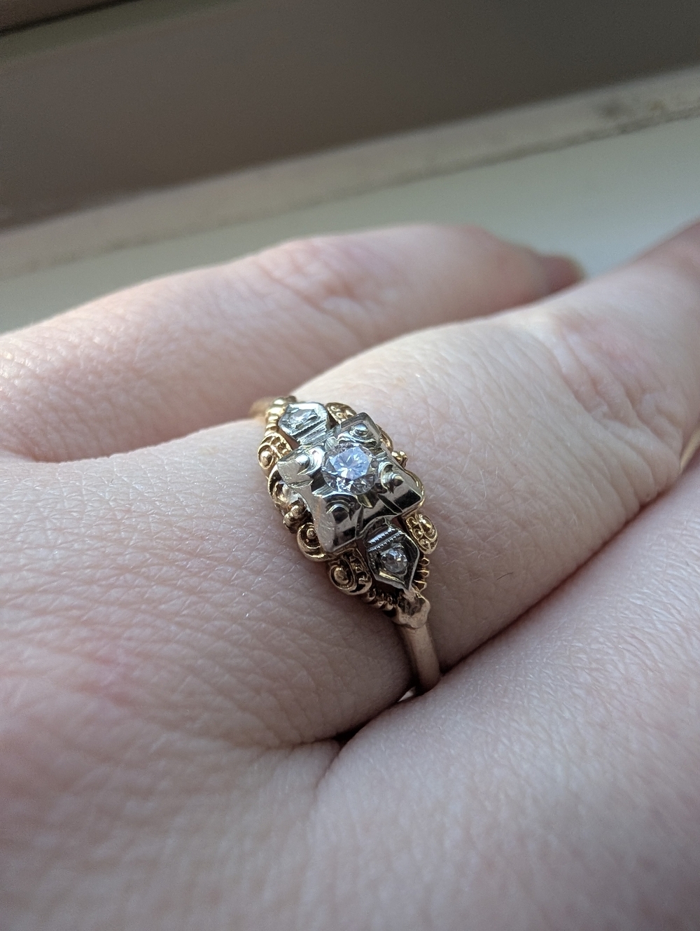 Vintage 1930s Art Deco 18K Yellow & White Gold Diamond Filigree Ring Size 8.5